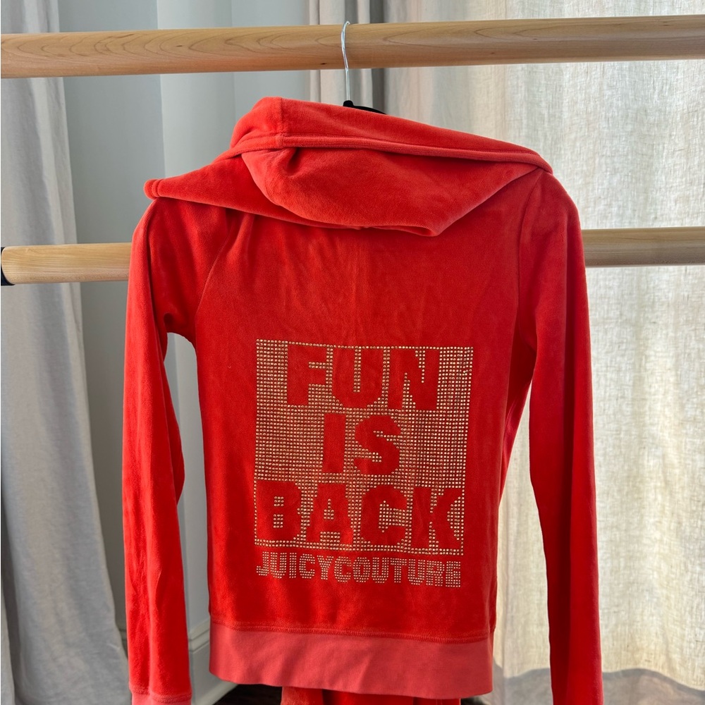 JUICY JUMPSUIT “FUN IS BACK”